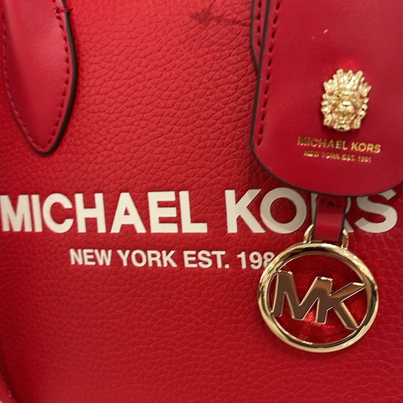 MICHAEL KORS
Mirella Small Pebble Leather Crossbody Bag
Bright Red
NWT - Picture 3 of 16